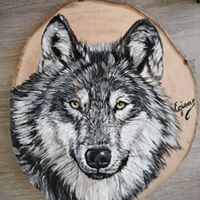 Loup peinture acrylique sur tranche de bois